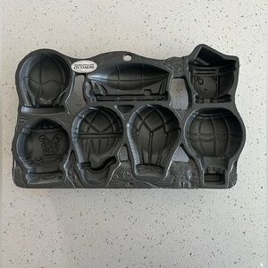 John Wright- Hot Air Balloons Cast Iron Baking Mold